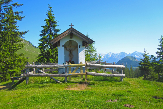 Die Rosswaldkapelle in Saalbach Hinterglemm ist eine typische Wetterkapelle.