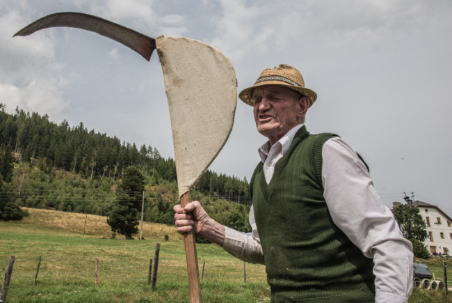 Franz Rotschopf, den jeder unter Sagmeister-Franz kennt, mit dem Floder - der Kornsense.