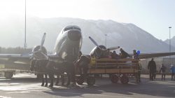 Warten auf das Christkind am Salzburger Airport
