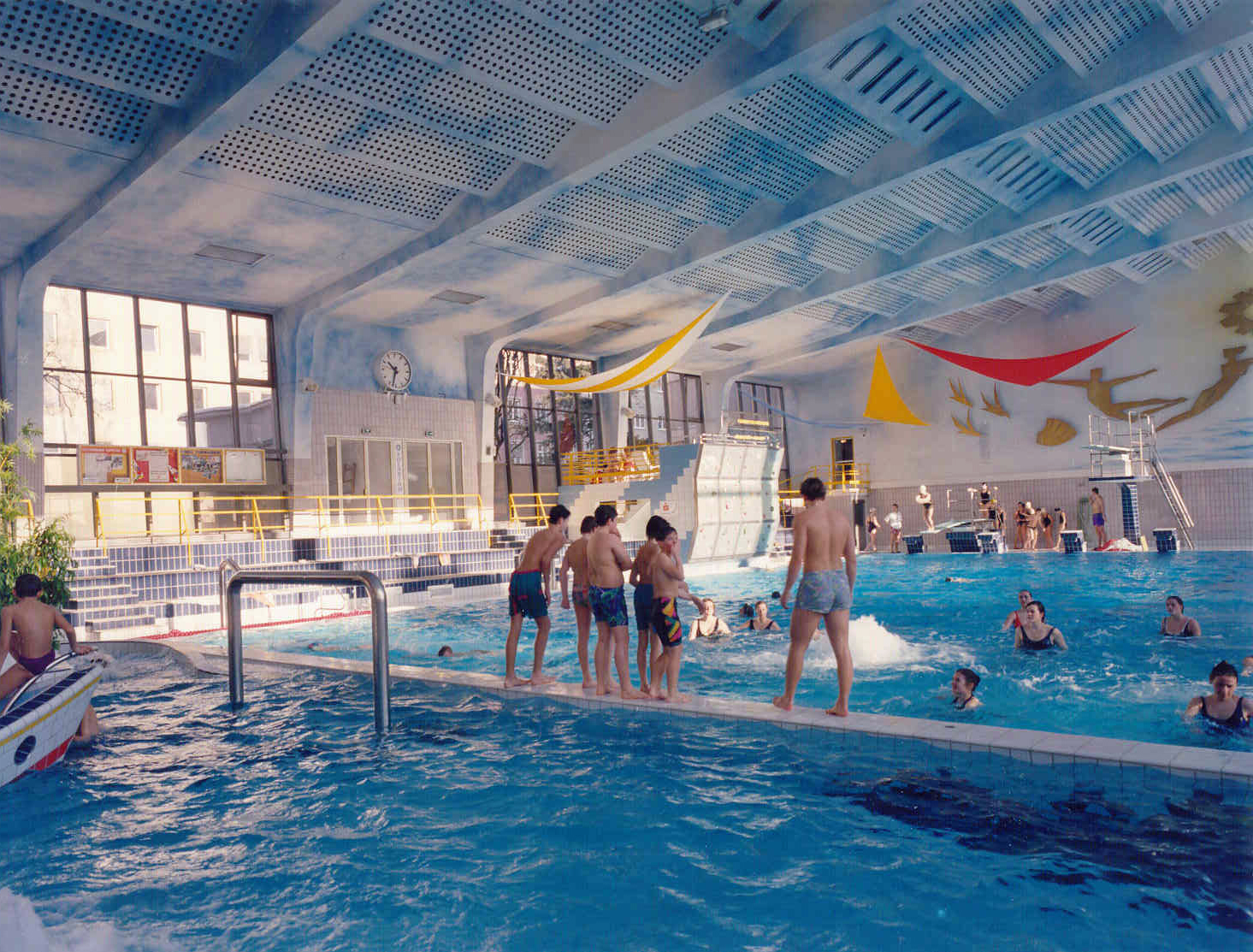 ... und bietet mit zwei Becken Platz für Kinder und Erwachsene