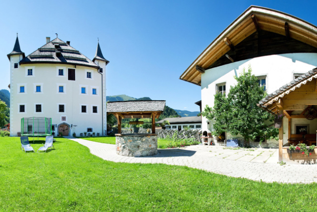 Das historische Schloss Saalhof in Maishofen c Saalhof