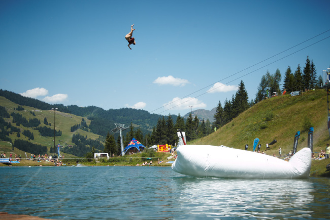 Waterbombing - je höher desto platsch... c Daniel Roos