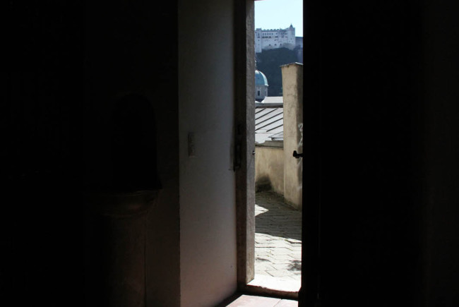 Aussicht auf die Salzburger Festung von der St. Johannes Kirche aus.