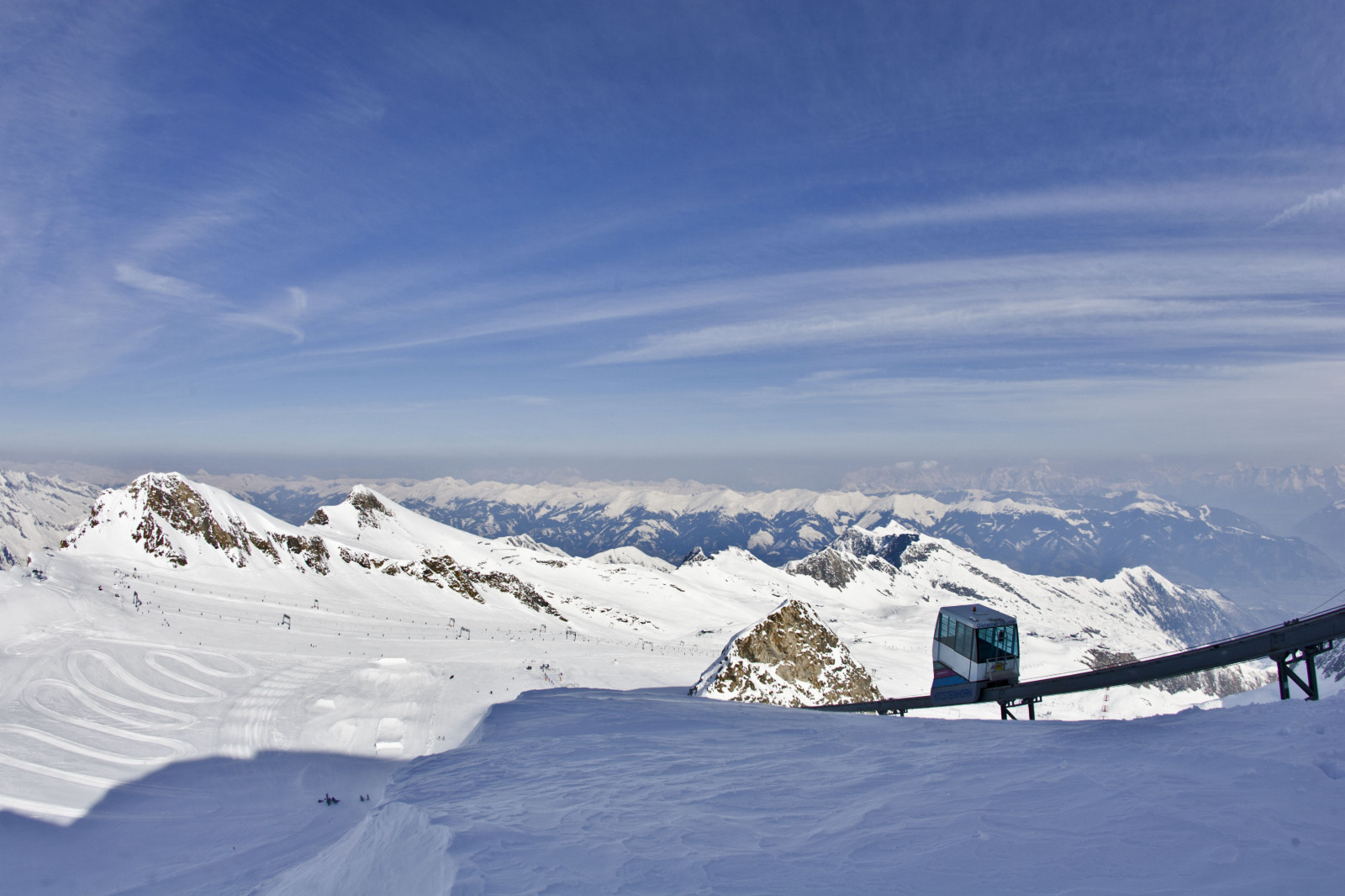 Auf den Bergen, hier das Kitzsteinhorn, ist der Winter schon eingezogen. © Heiko Mandl
