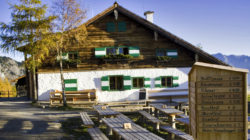 Gemütliche Wanderung auf die Mitterfeldalm