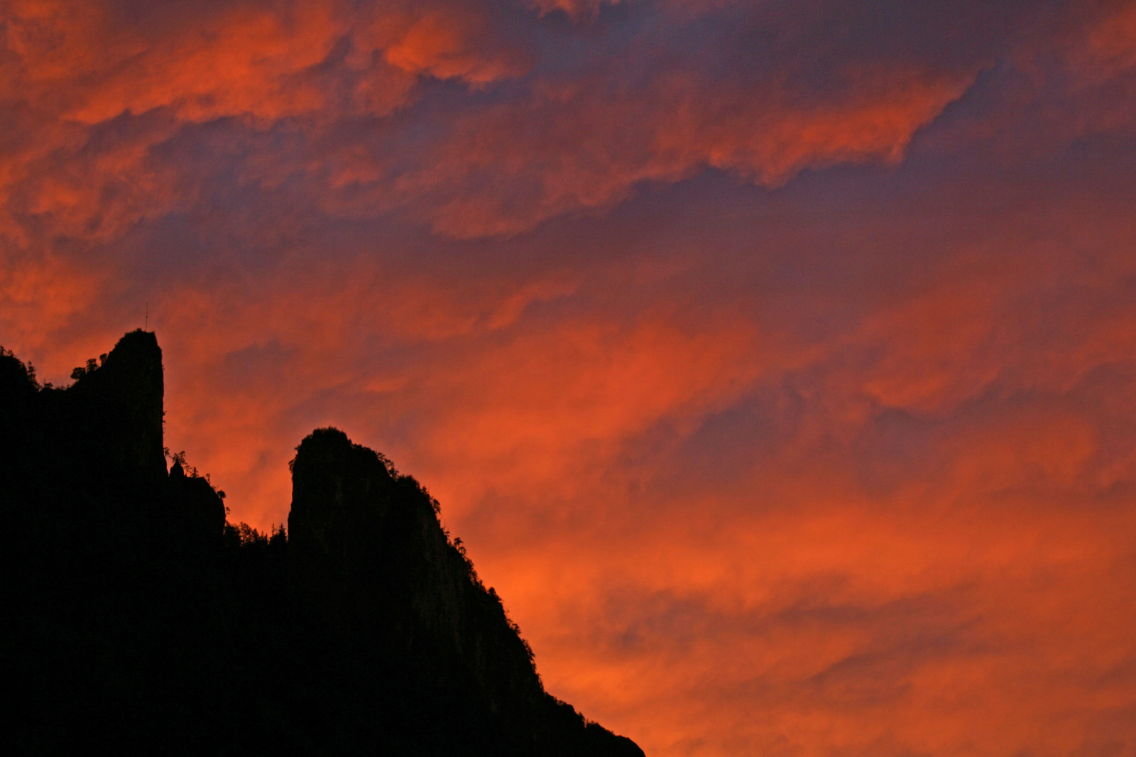 Sonnenuntergang mit dem großen Barmstein im Vordergrund. © Heiko Mandl