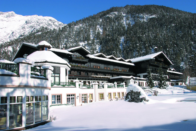 Das Hotel und GC Gut Brandlhof in Saalfelden bietet mit dem „GC Brandlhof Indoor Golf Performance-Center“ Ganzjahresgolf. 