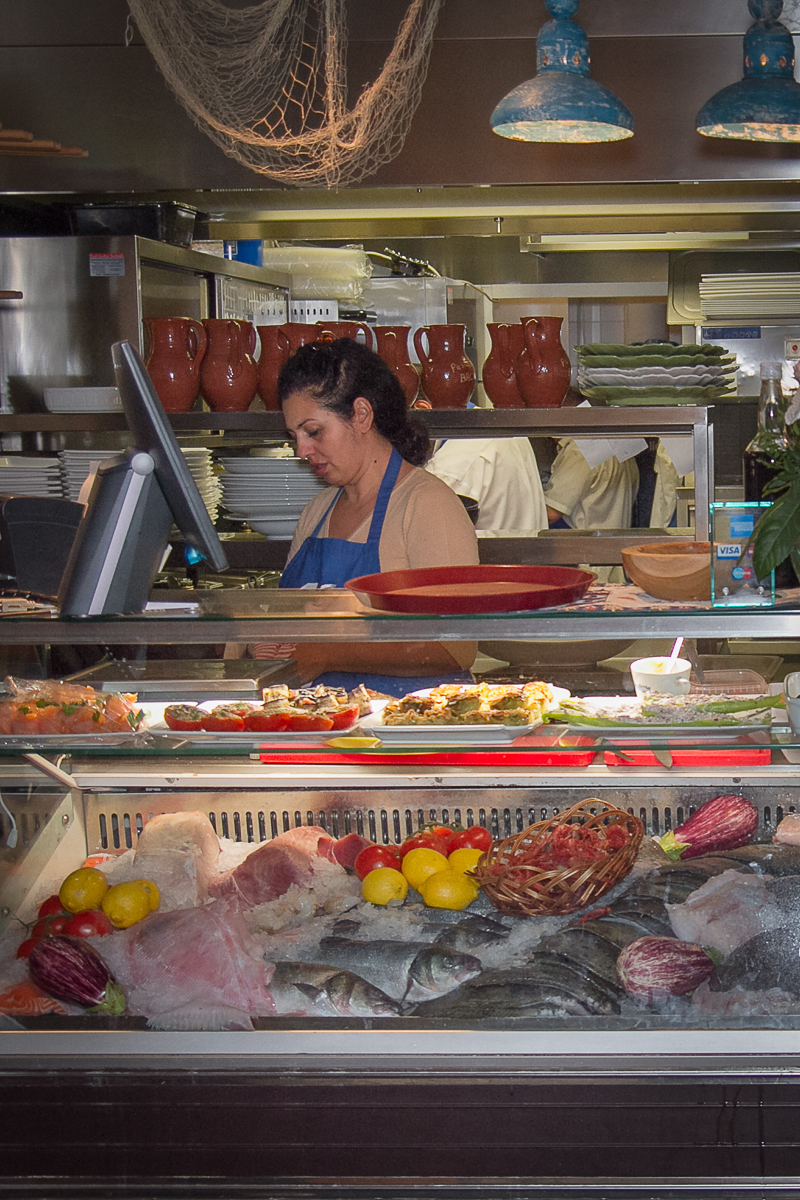 Fischbestellung direkt von der Vitrine