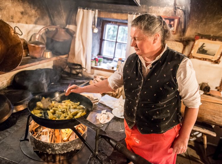 Schwaigerlehen Theresia Bacher Rauchkuchl Stuhlfelden