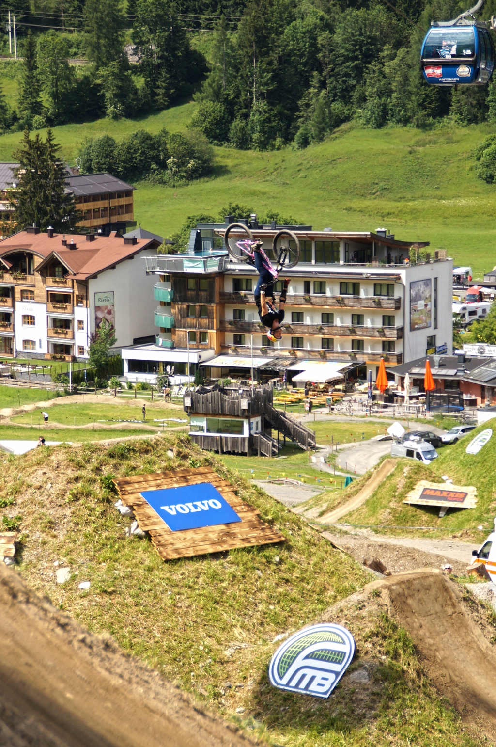 Vom Park in das Hotel in wenigen Metern.