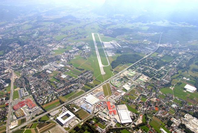 Kaum ein Flughafen ist so nahe am Stadtzentrum wie dieser. 