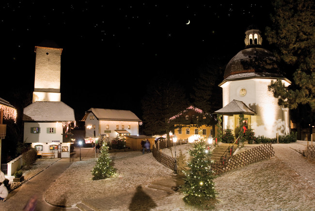 Besonders stimmungsvoll: Die Kapelle zu Weihnachten. 