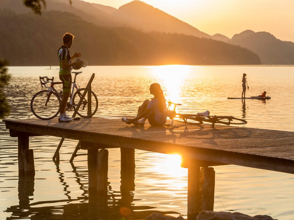 Rennrad-Fahrer am See im SalzburgerLand