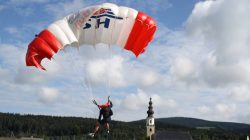 Fallschirm-Weltcup in Thalgau