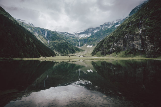Moody morning in the mountains. © Roman Königshofer