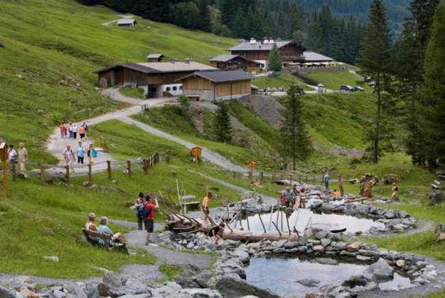 Direkt an der Lindlingalm liegt das Teufelswasser.