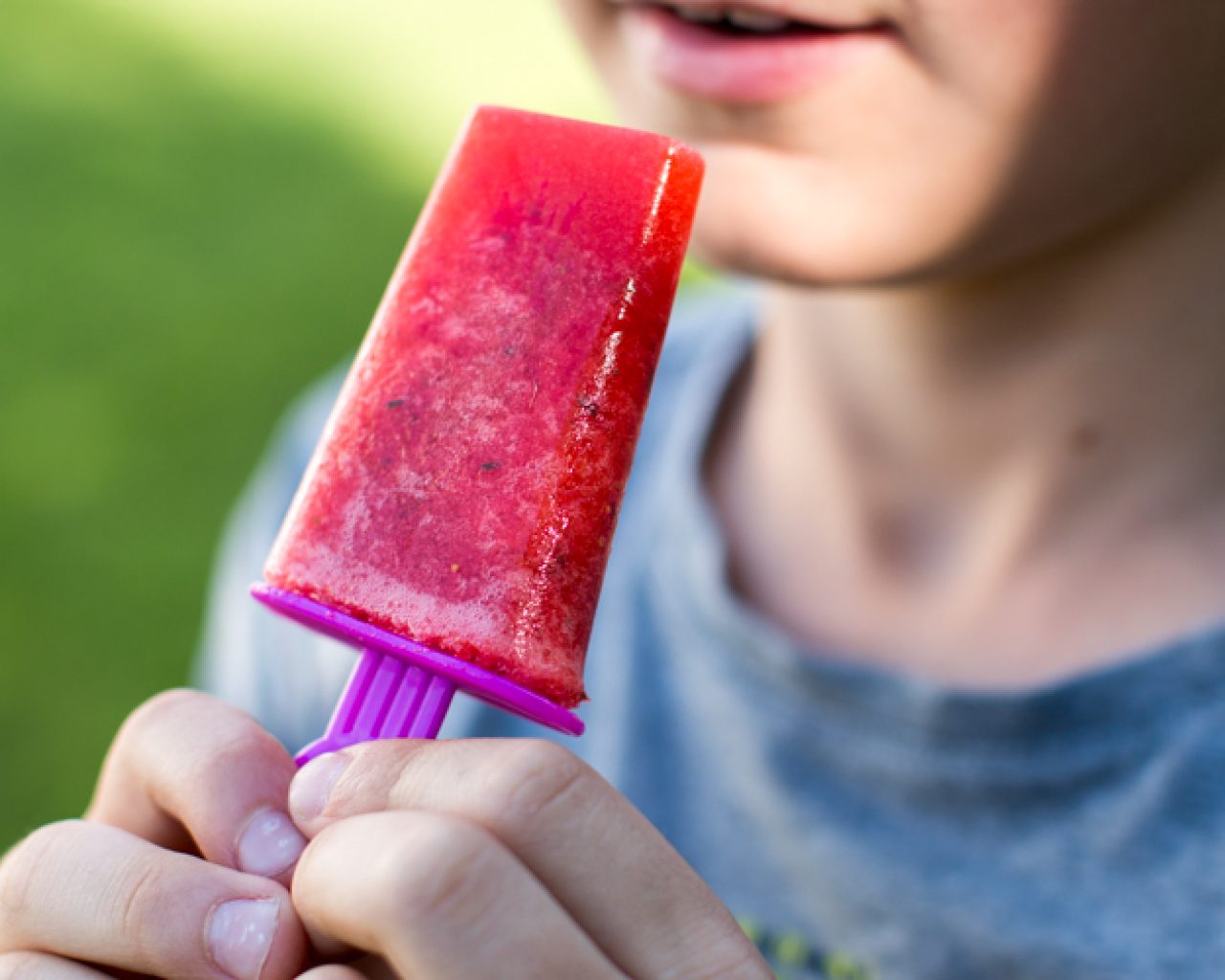 Smoothie-Eis mit Erdbeeren und Rhabarber | SalzburgerLand Magazin