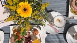 Frühstück mit Salzachblick: Das Cafè am Kai