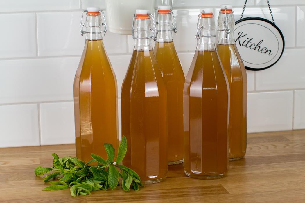 Sirup aus frischen Kräutern - SalzburgerLand Magazin