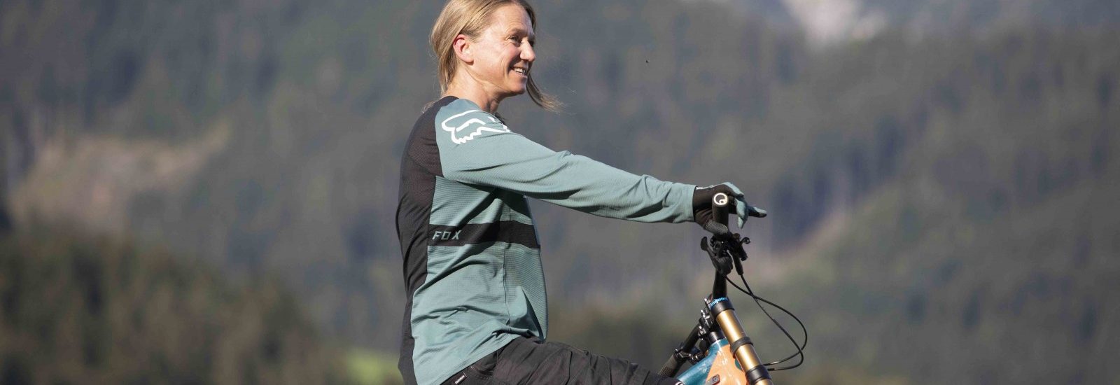 Sabine Enzinger, Eigentümerin der Element Bike School in Saalfelden Leogang im Bike Park Leogang