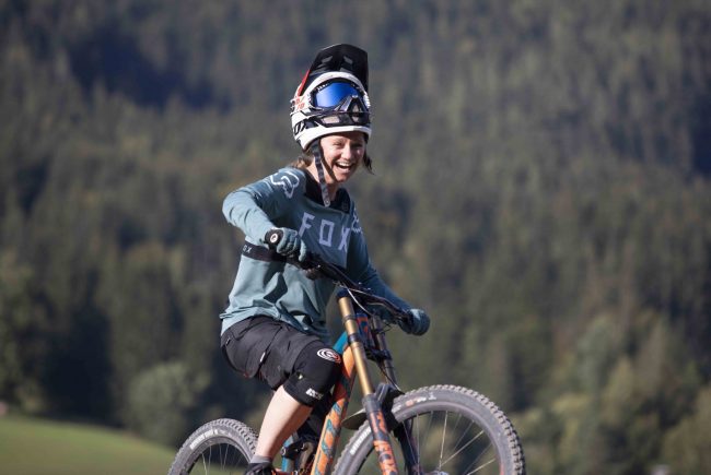 Sabine Enzinger, Eigentümerin der Element Bike School in Saalfelden Leogang im Bike Park Leogang