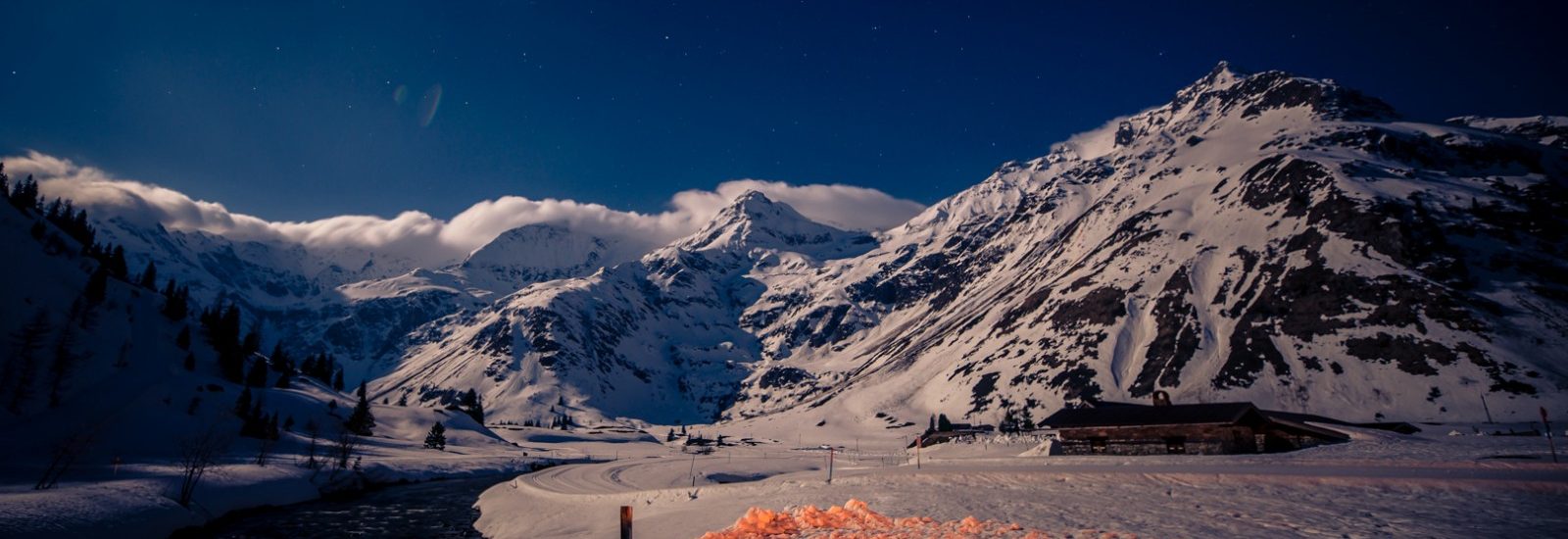 Sportgastein im Mondlicht.