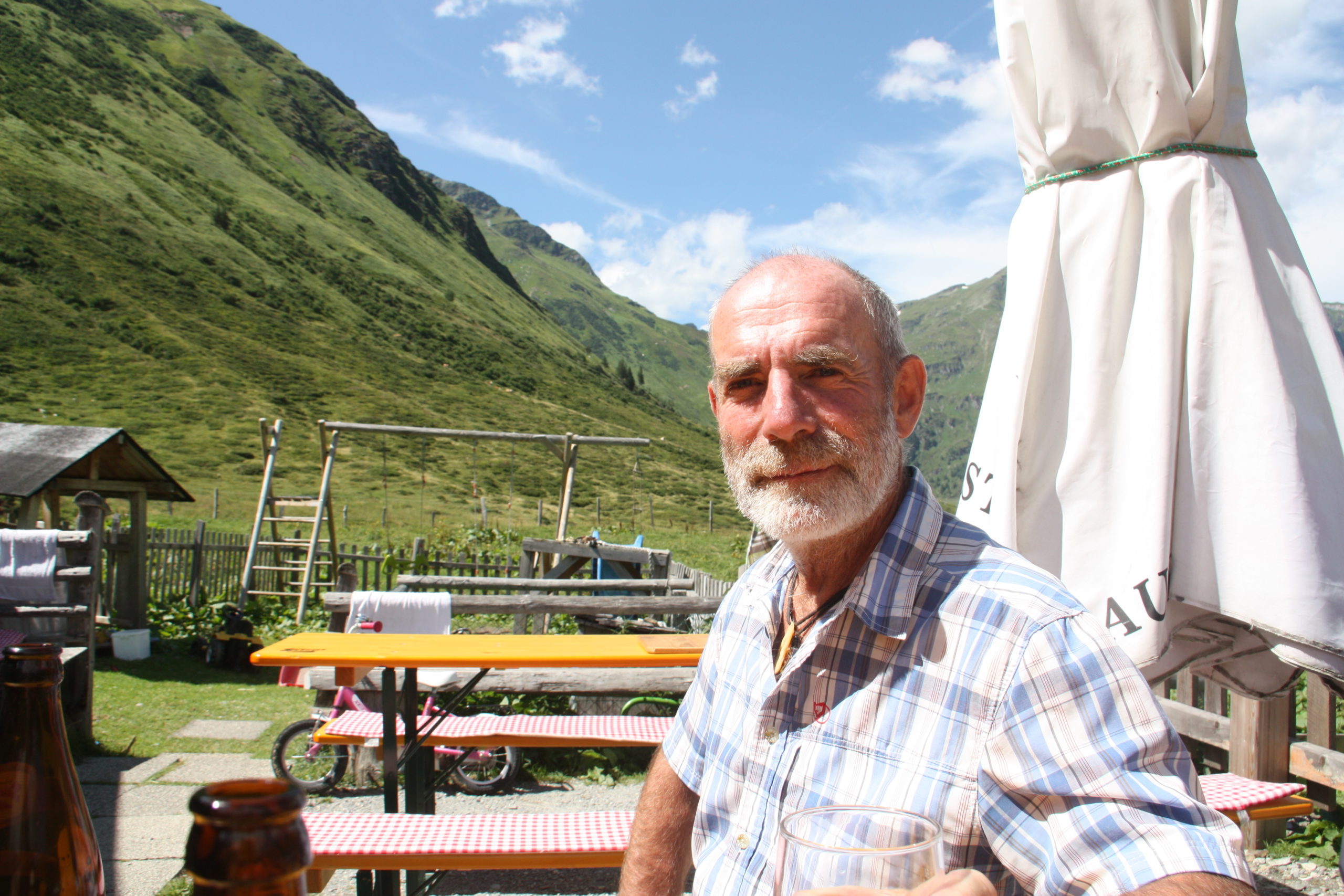 © SalzburgerLand Tourismus, Martina Egger, Wanderführer Hand Naglmayr kommt gerne auf einen Topfenstrudel vorbei