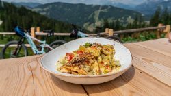 Zachhofalm-Kräuterpalatschinken