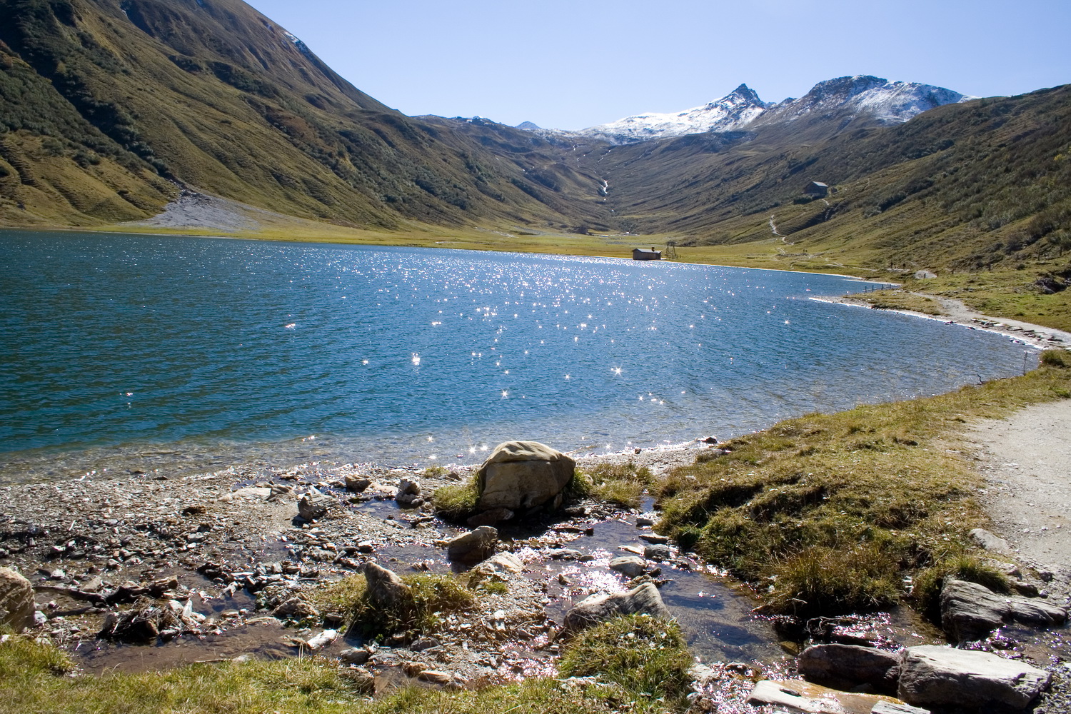 Die Sonne glitzert im Tappenkarsee & er möchte bei 9 Plätze, 9 Schätze gewinnen