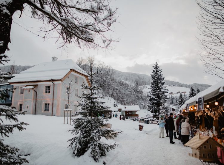 Stille Nacht Museum im Pflegerschlössl mit Adventmarkt