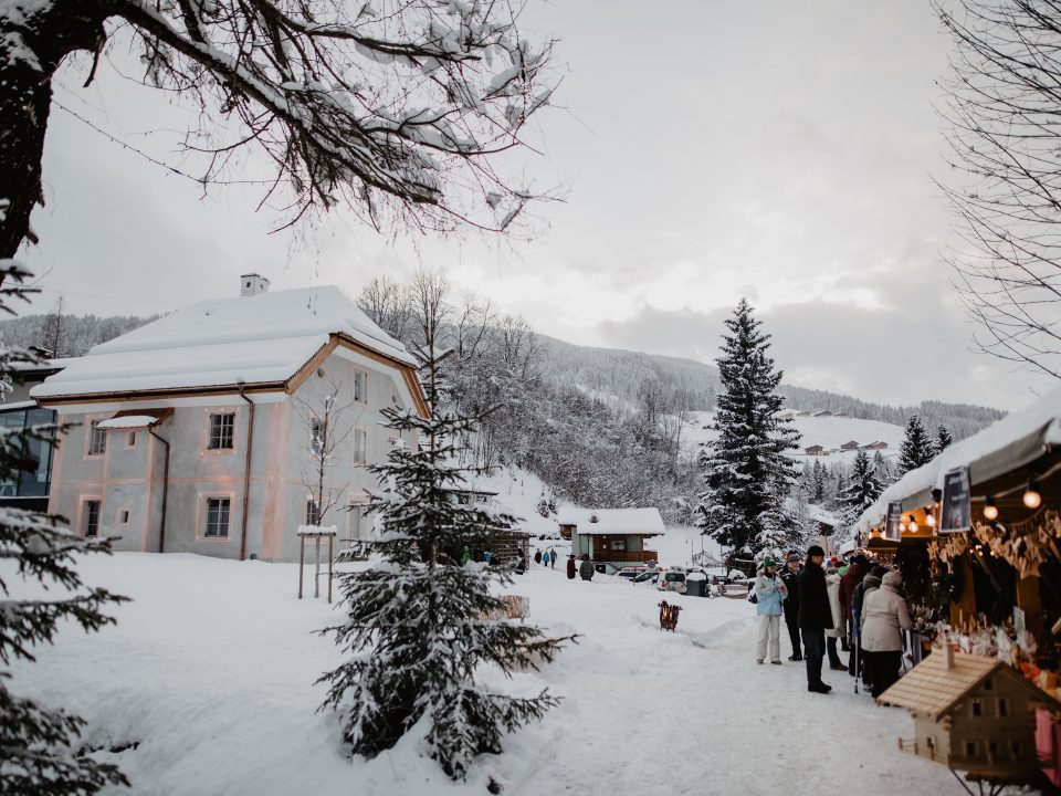 Stille Nacht Museum im Pflegerschlössl mit Adventmarkt