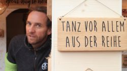 „Romanswerk“ Spielzeug und Möbel aus Holz und Metall