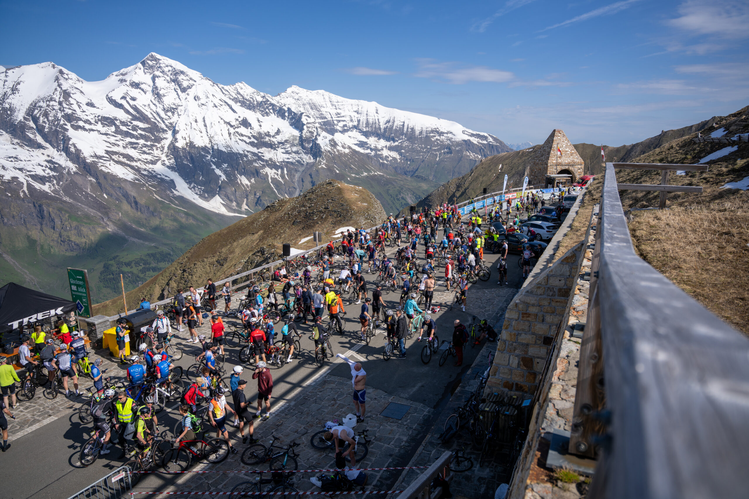 Viele Radfahrer auf der Großglockner Hochalpenstraße