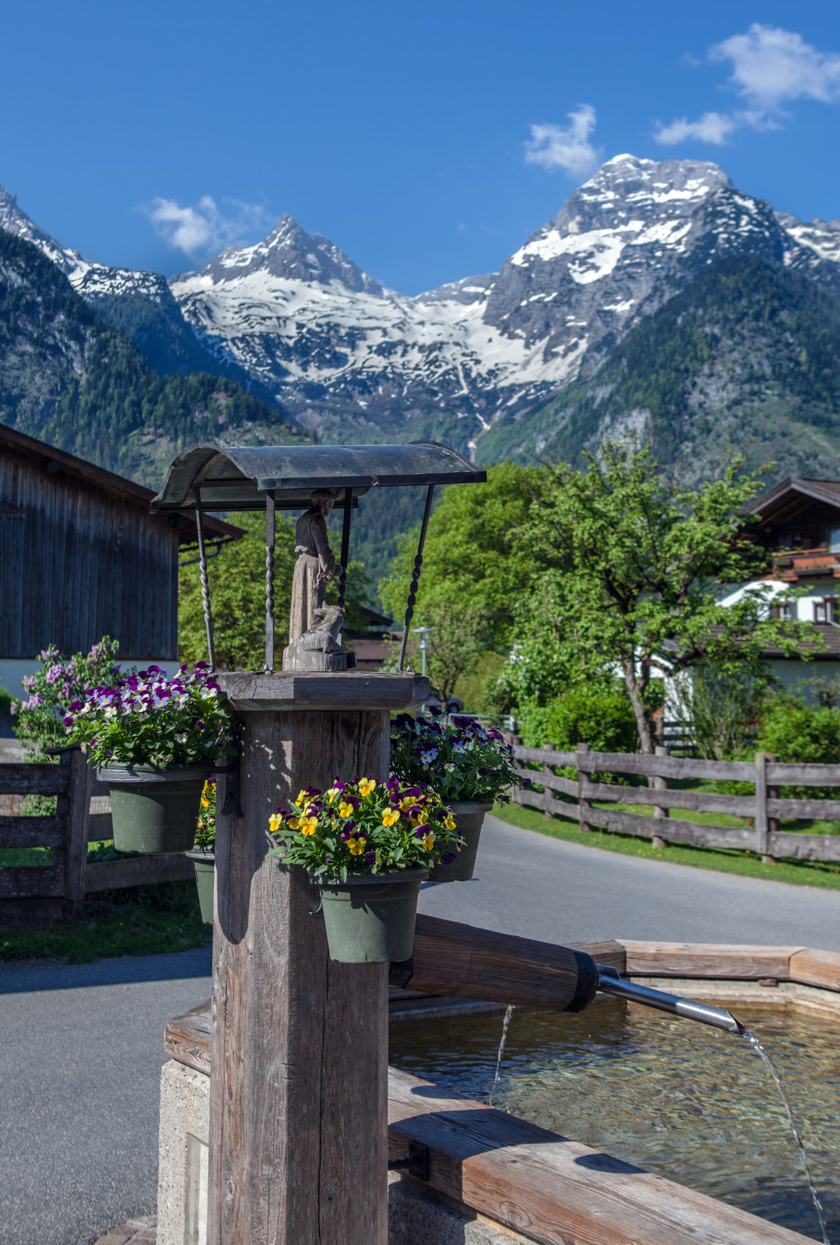 Der schöne Dorfbrunnen von Scheffsnoth