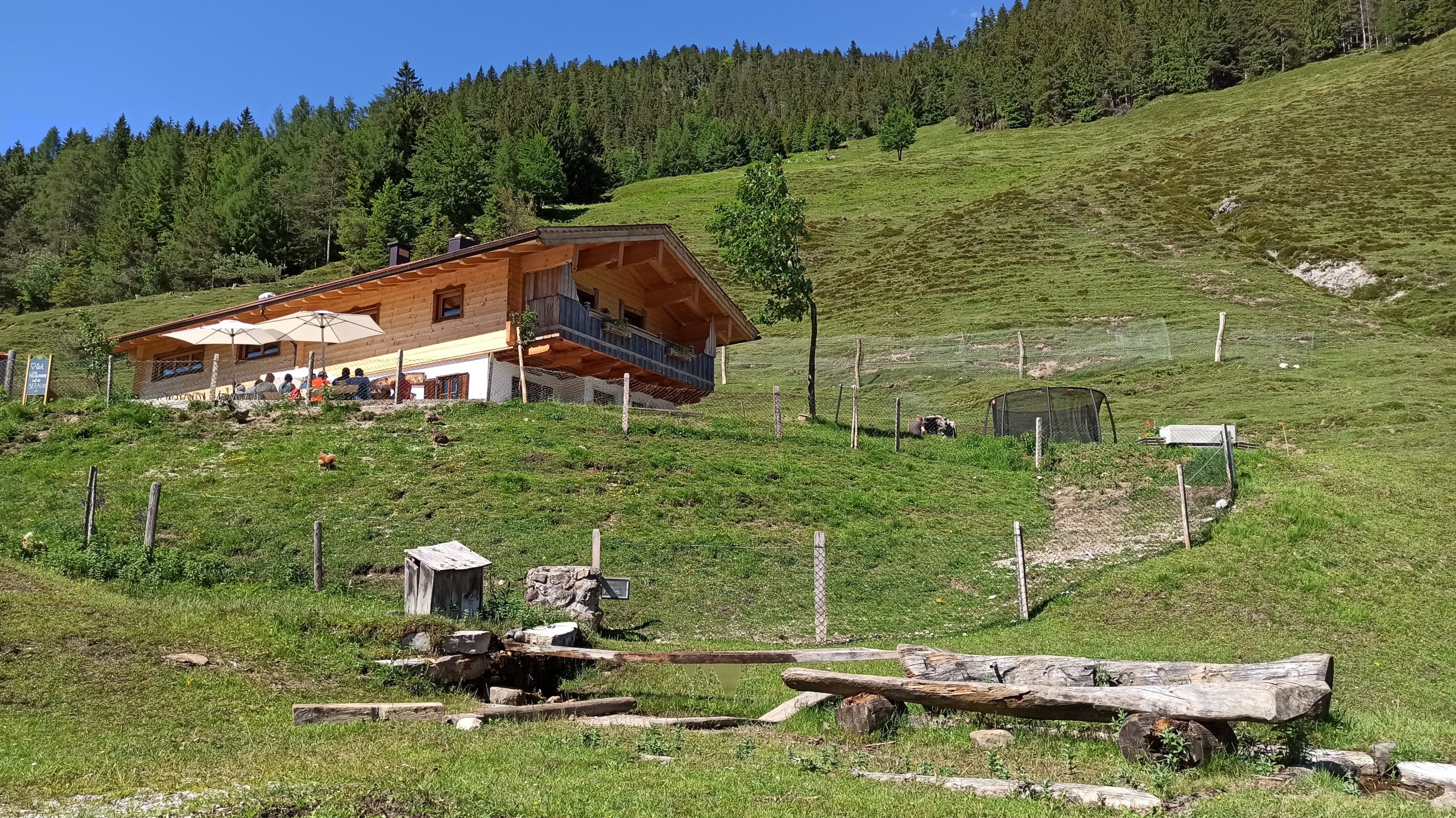 Die Seealm am Grießensee lädt zur Rast ein