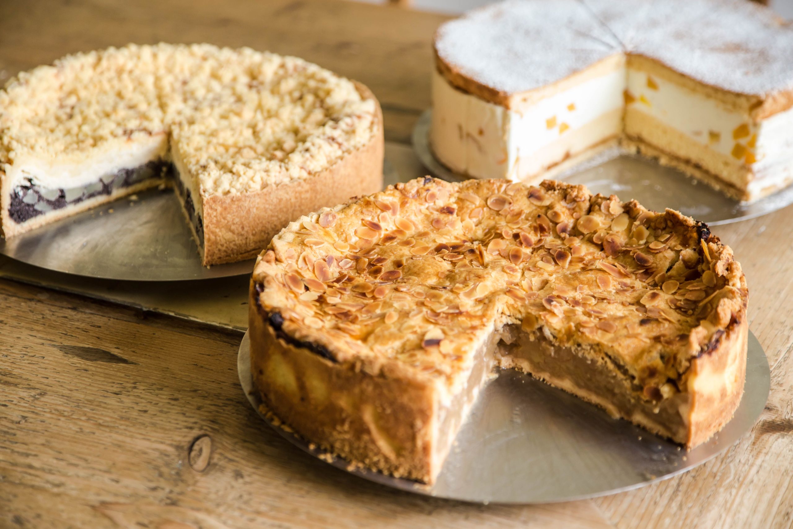 Herrliche Kuchen im Café des Kranzbichlhofs.