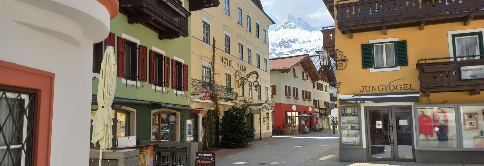 Markt von Lofer mit Spitze Reifhorn