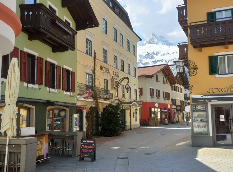 Markt von Lofer mit Spitze Reifhorn