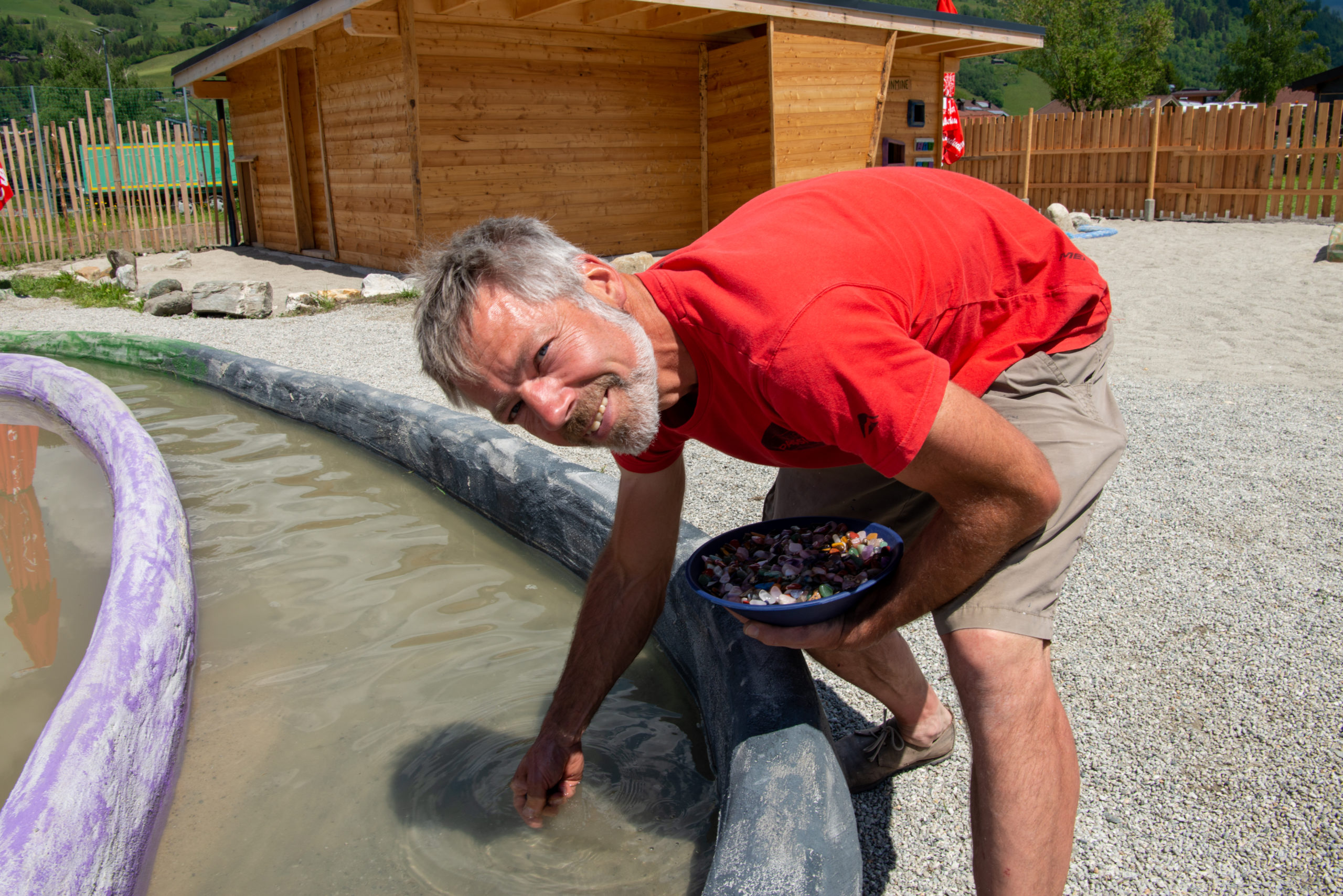 © Edith Danzer Martin Budweiser befüllt die Becken täglich neu.