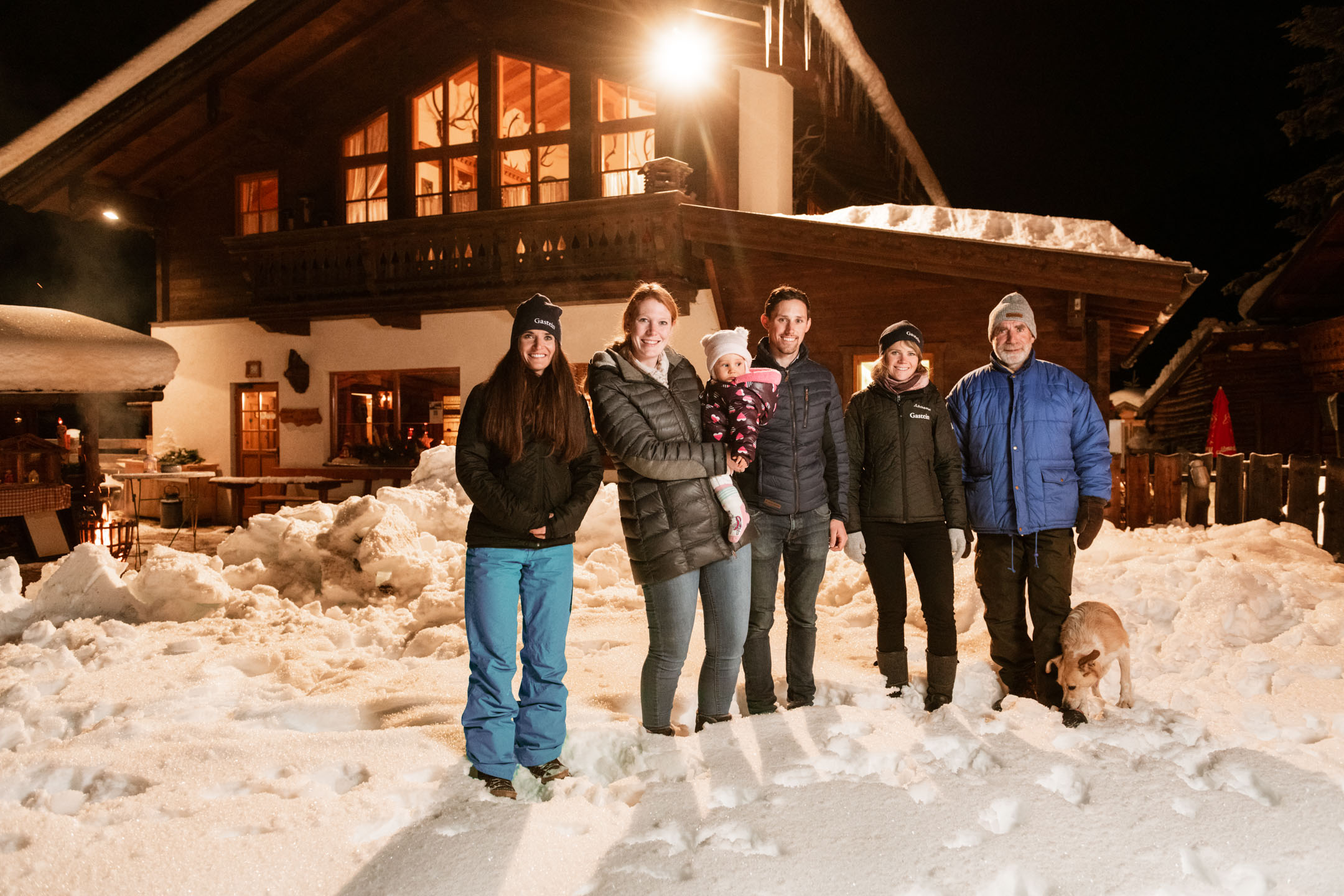 v.l.n.r. Lisa Loferer (KTVB Bad Gastein), Sabrina Heidrich und Seppi Umek mit Johanna (Himmelwandhütte), Theresa Gschwandtner (KTVB Bad Gastein), Hans Naglmayr (Guide) 