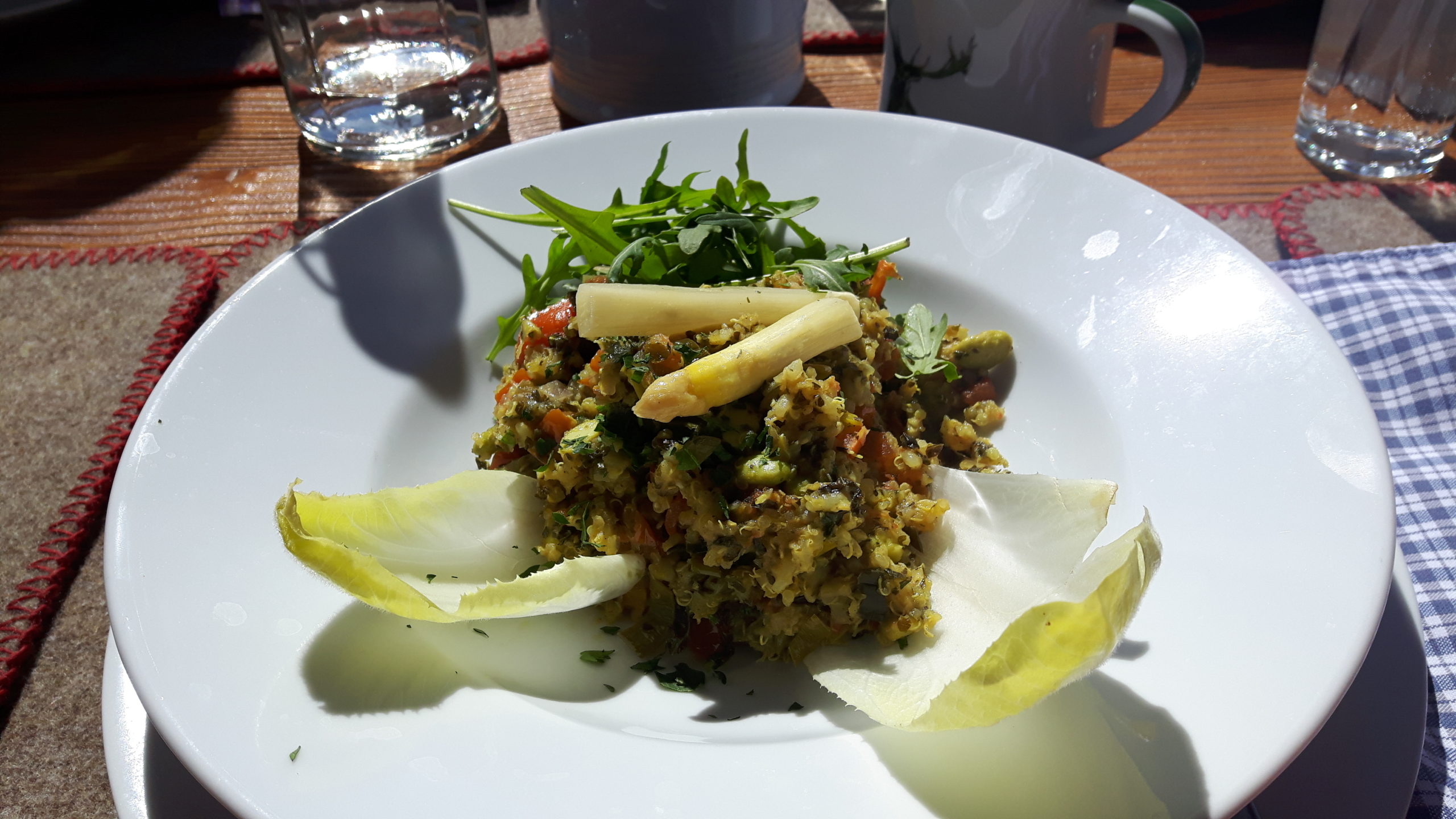 © Privat - Hüttenwirt Stefan tischt für die Yogis vegetarisch auf. 