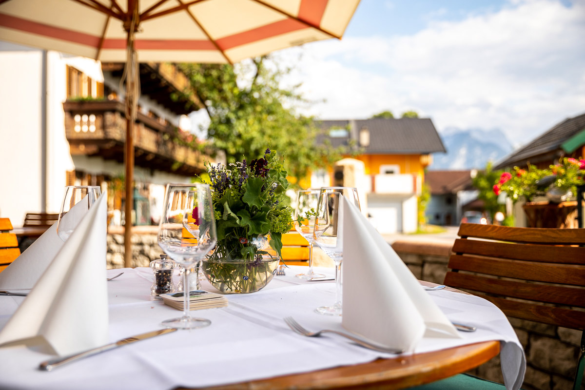 Gemütlicher Gastgarten © Jadorferwirt Kuchl