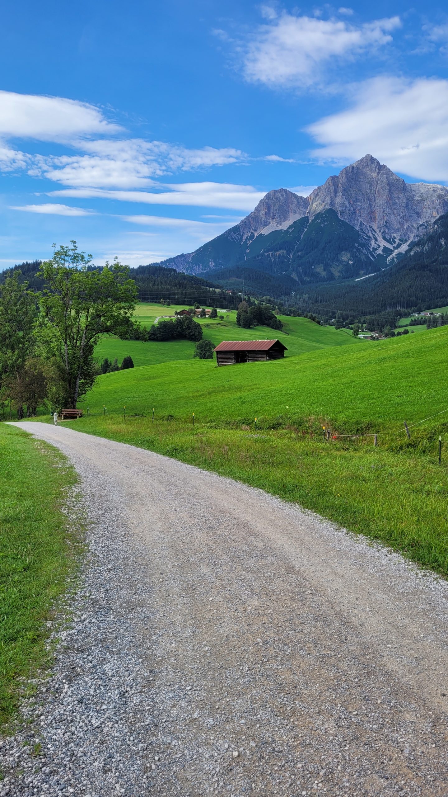 Weg hinunter ins Tal