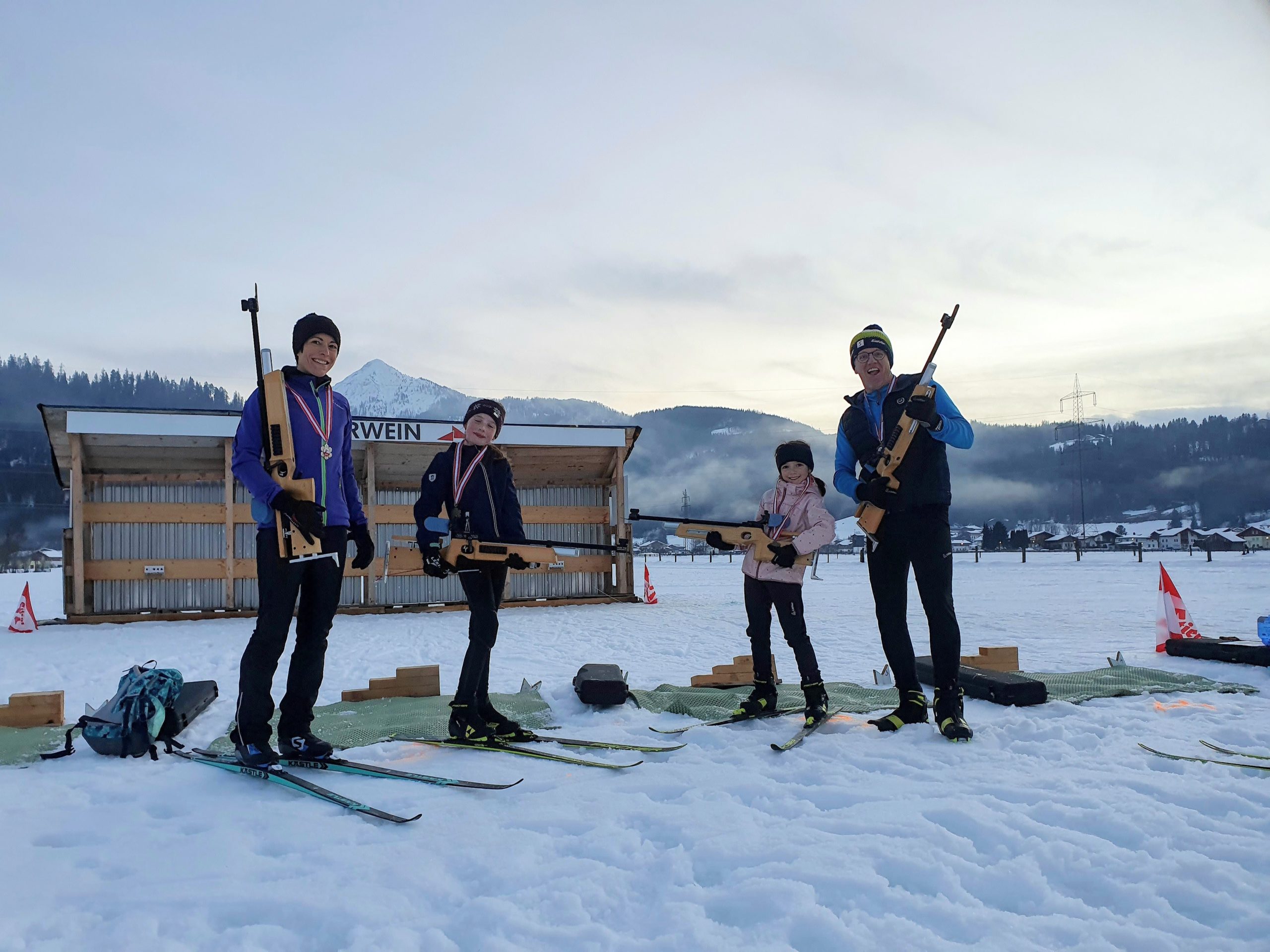 Die Biathlon-Gewehre sind bereit © Roland Loipold