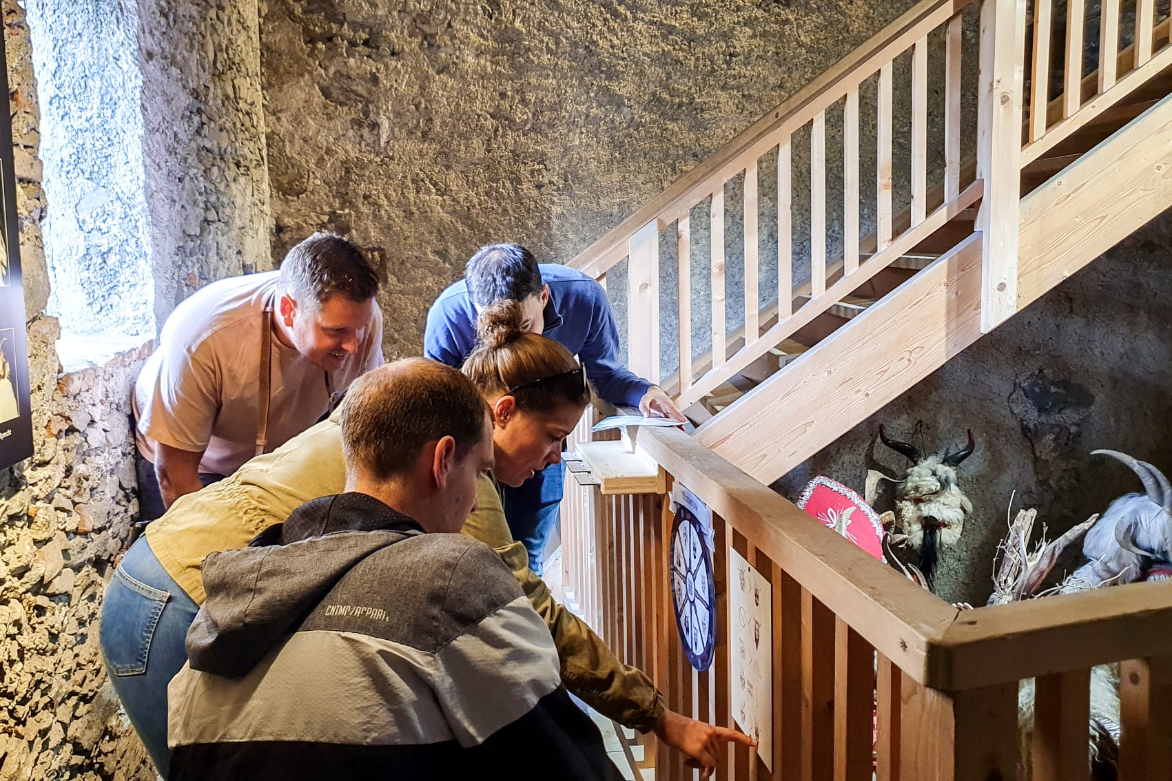 Rätselfreunde bringen böse Gestalten zum Schweigen © Barbara Pirchner