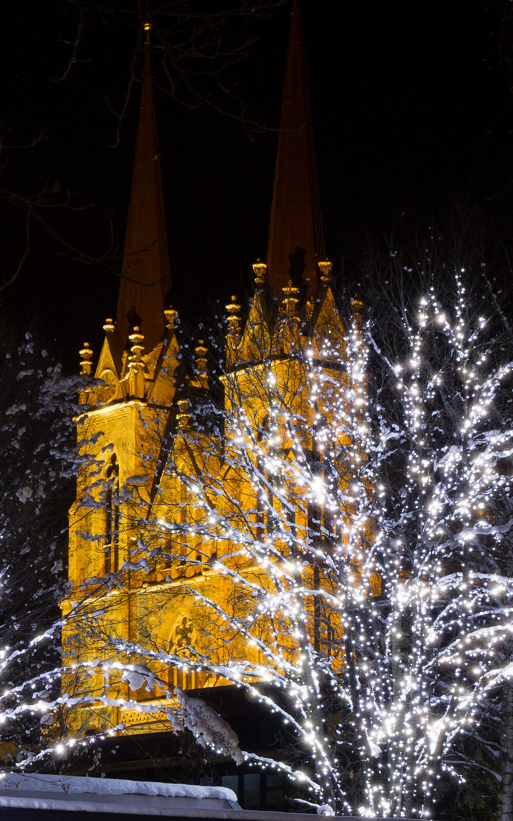 Der Pongauer Dom wacht über den Licht-Advent