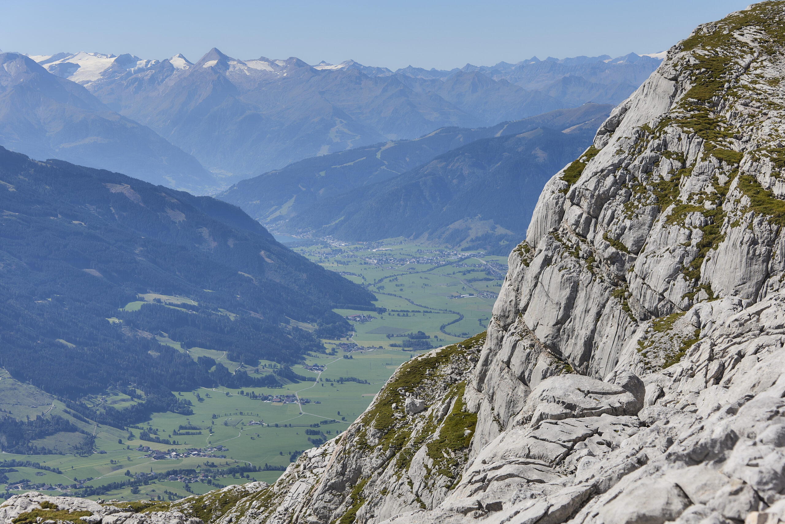 © Daniel Roos Fotografie Nach einer Einkehr am Riemannhaus geht es in den teils steilen aber gut abgesicherten Abstieg.