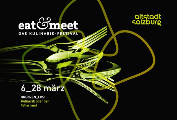 Grüne Gabeln und Löffel überschneiden sich auf schwarzem Hintergrund mit dem Text des kulinarischen Festivals eat&meet in deutscher Sprache.