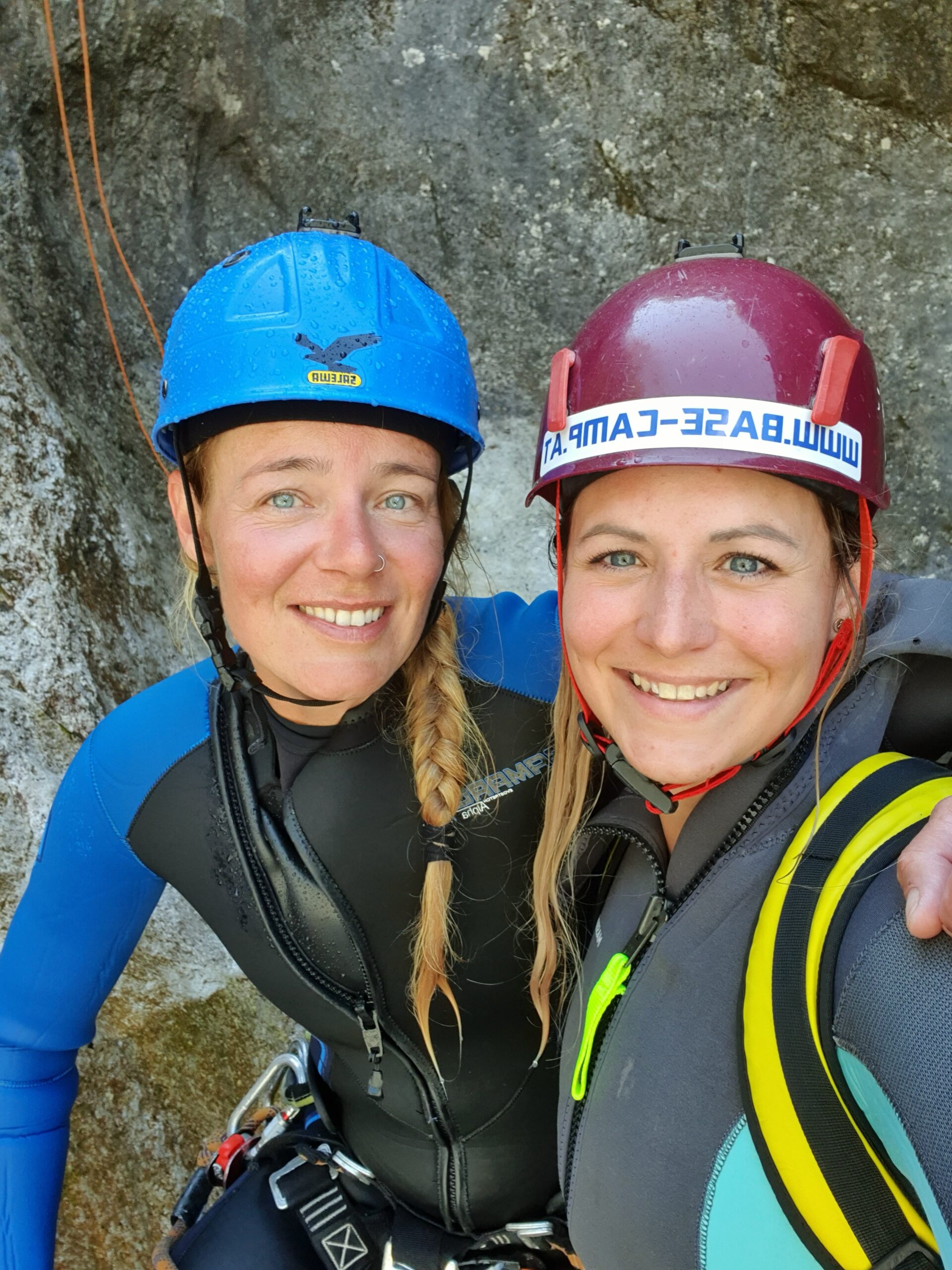 © Basecamp Lofer - Canyoning Guide Angela, Links im Bild. 