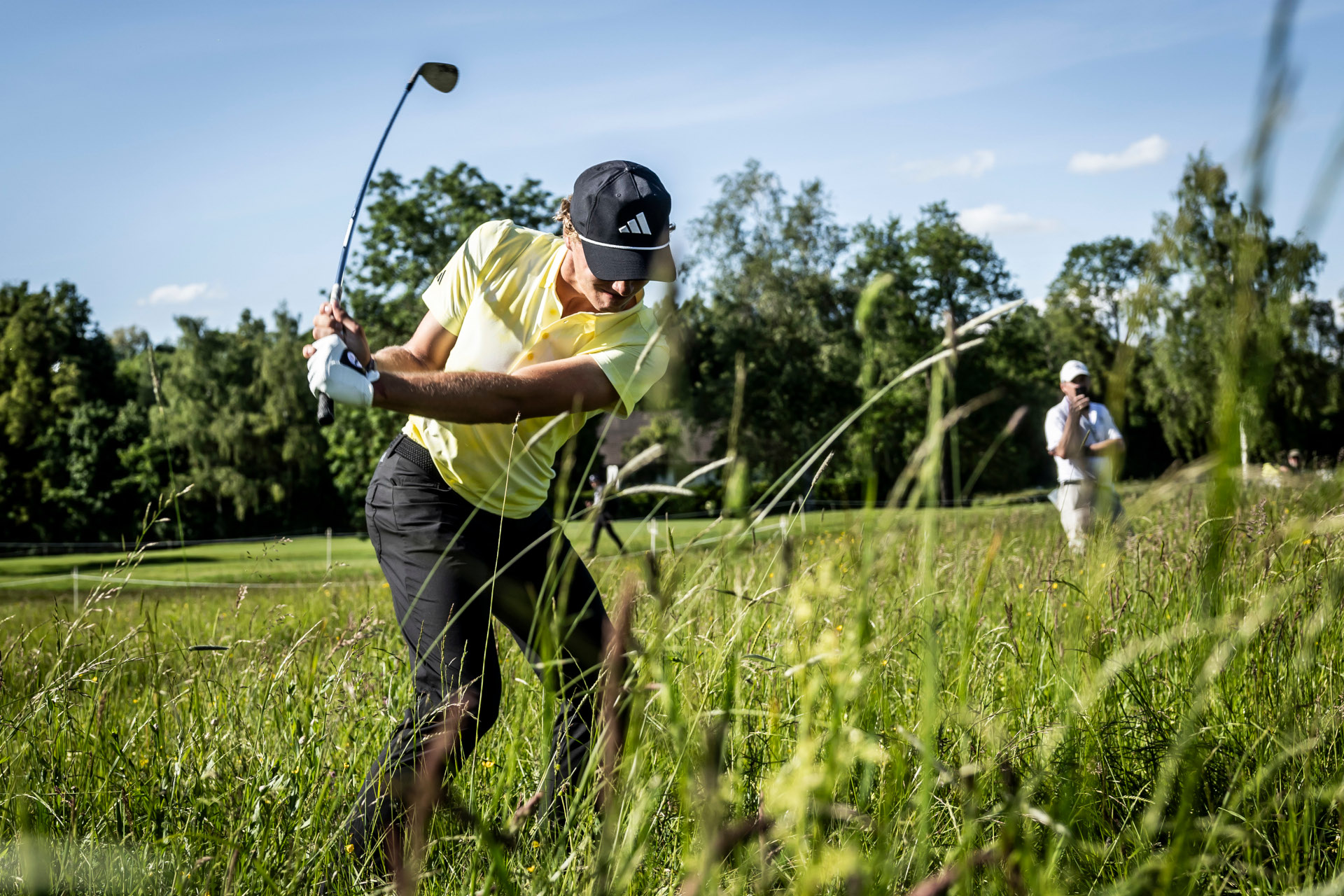 Abschlag am Rand des Greens ©Jan Hetfleisch